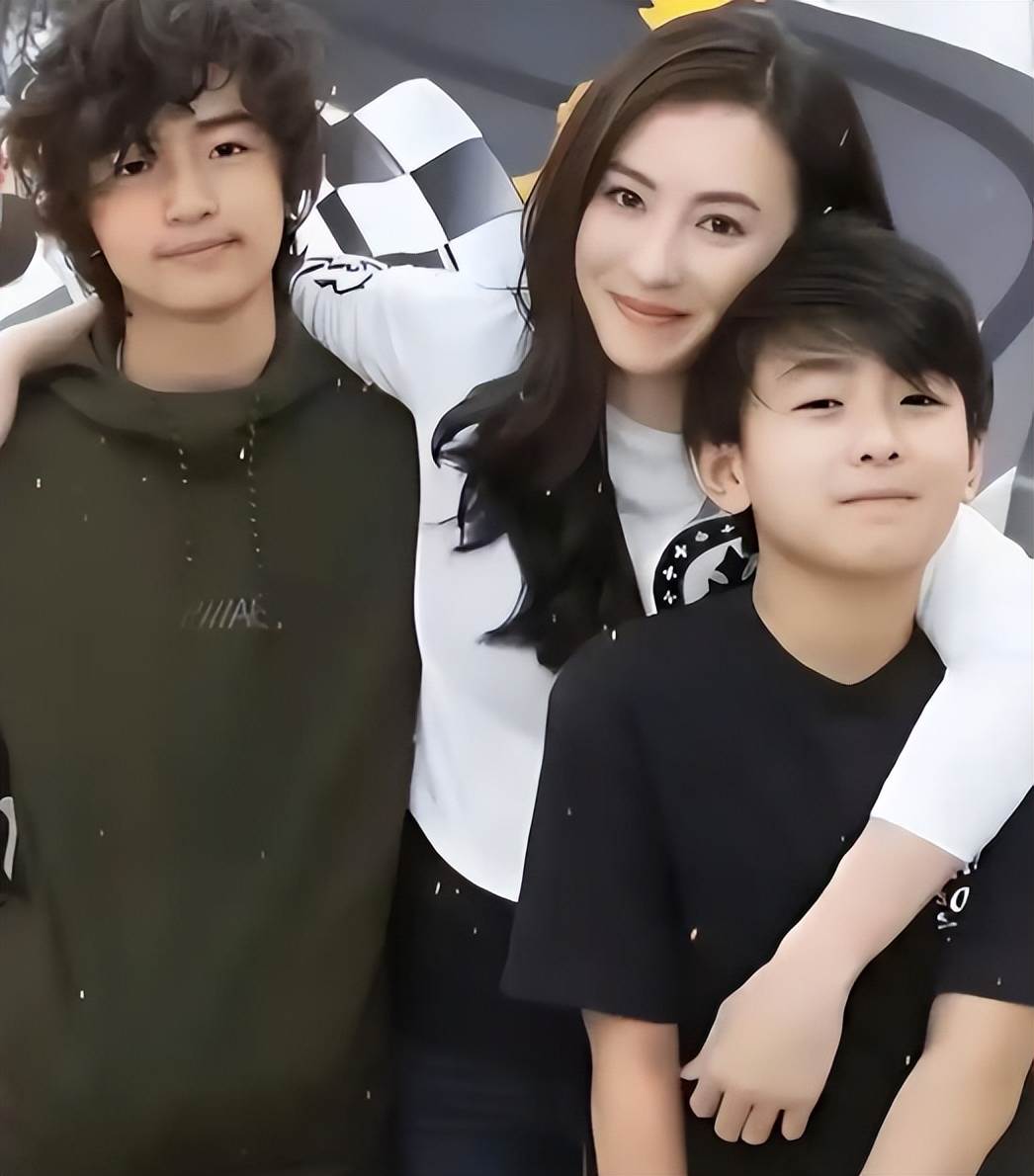 法院出手,狠狠替謝霆鋒出了口窩囊氣,結果大快人心,王菲沒說錯