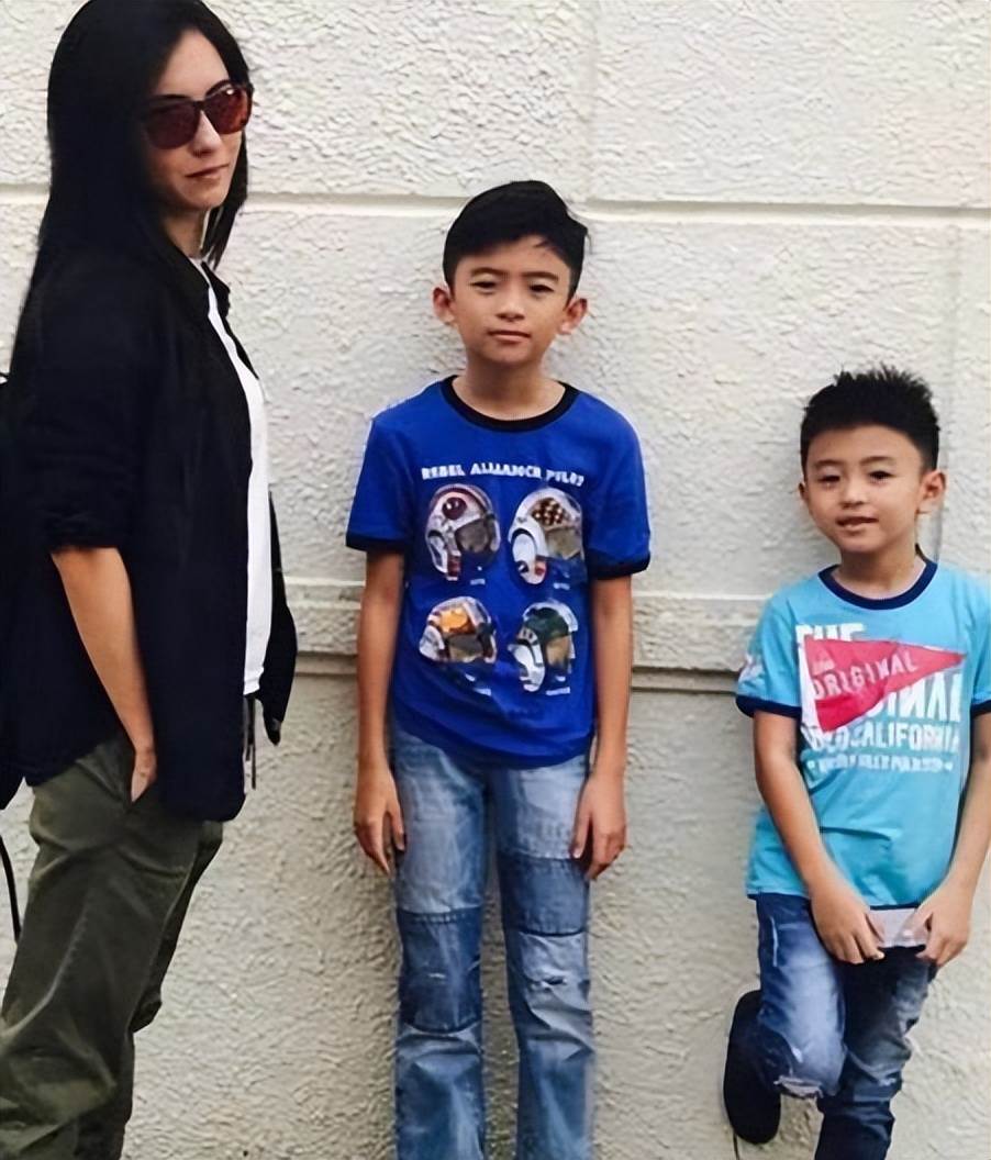 法院出手,狠狠替謝霆鋒出了口窩囊氣,結果大快人心,王菲沒說錯