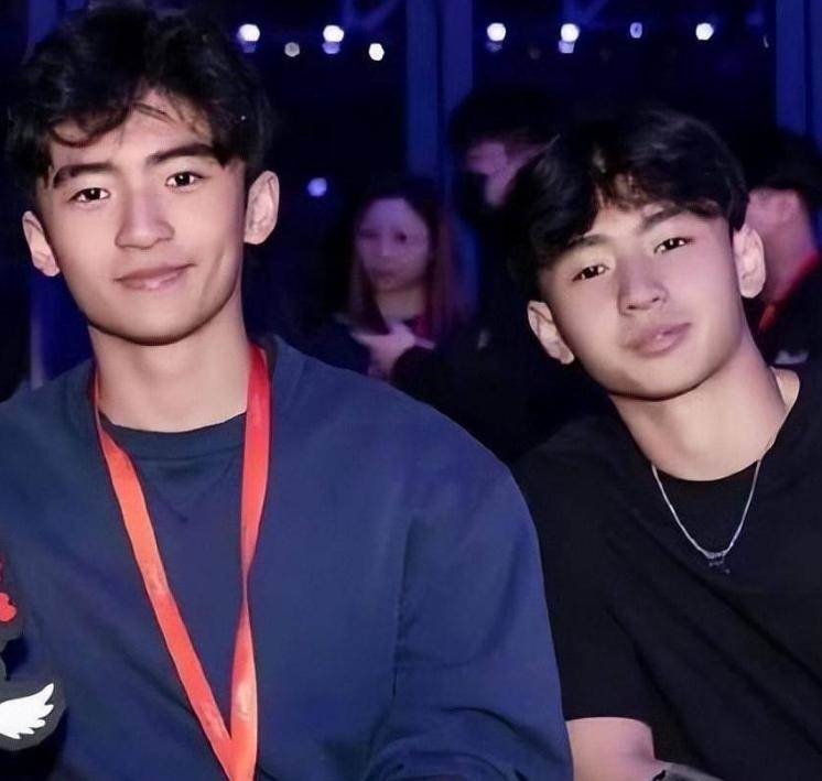 謝賢頭七剛過,18歲的謝振軒,用一個舉動「引發討論」謝霆鋒,張柏芝贏麻了